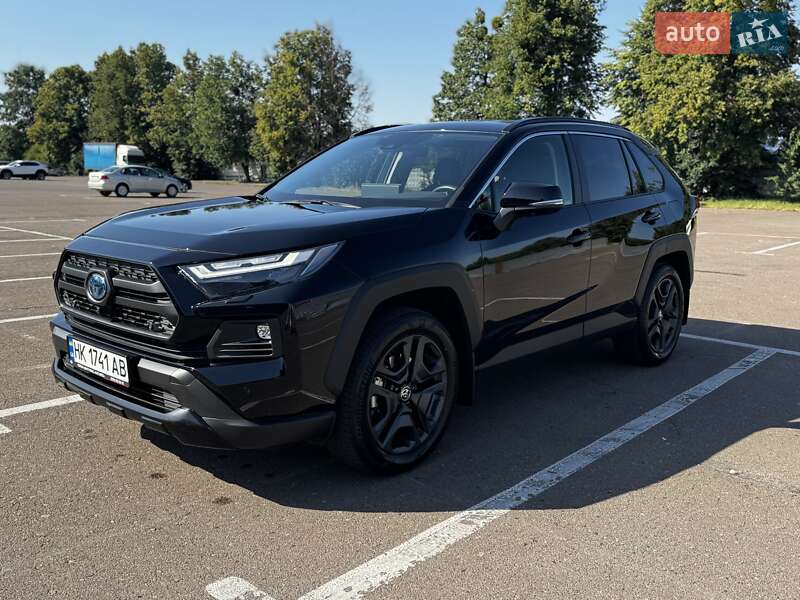 Позашляховик / Кросовер Toyota RAV4 2024 в Рівному