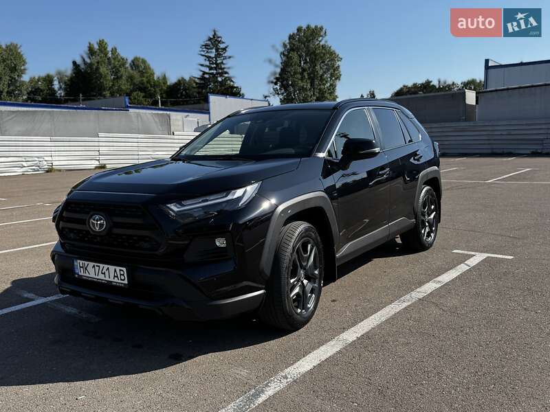 Позашляховик / Кросовер Toyota RAV4 2024 в Рівному