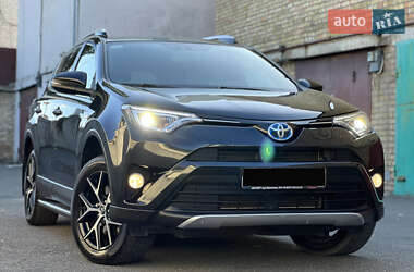 Внедорожник / Кроссовер Toyota RAV4 2017 в Киеве