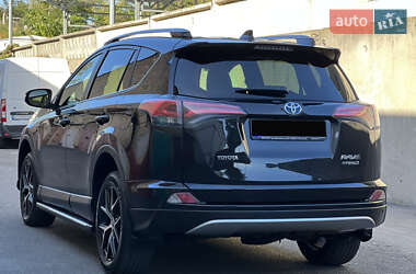 Внедорожник / Кроссовер Toyota RAV4 2017 в 