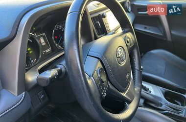 Внедорожник / Кроссовер Toyota RAV4 2017 в 
