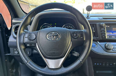 Внедорожник / Кроссовер Toyota RAV4 2017 в 
