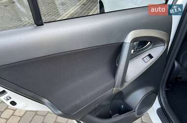 Внедорожник / Кроссовер Toyota RAV4 2011 в 
