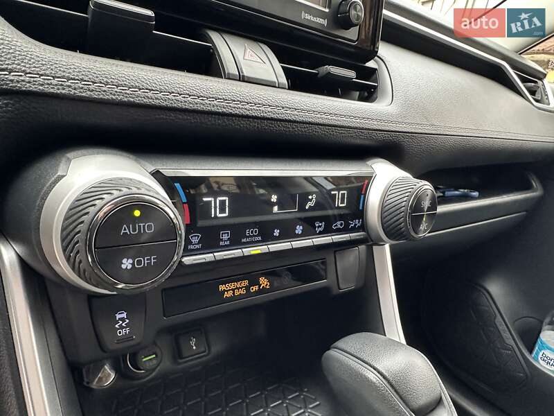 Позашляховик / Кросовер Toyota RAV4 2021 в Хмельницькому