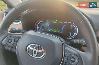 Внедорожник / Кроссовер Toyota RAV4 2023 в 