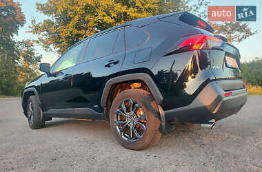 Внедорожник / Кроссовер Toyota RAV4 2023 в 