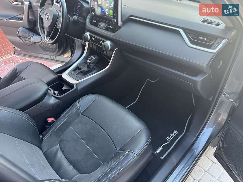 Внедорожник / Кроссовер Toyota RAV4 2020 в Копычинце