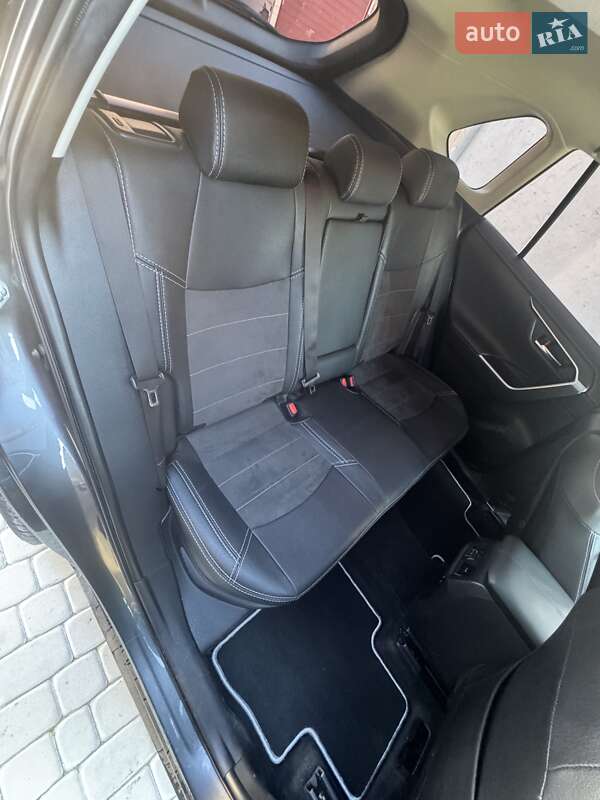 Внедорожник / Кроссовер Toyota RAV4 2020 в Копычинце