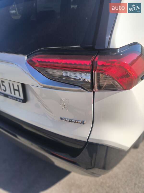 Позашляховик / Кросовер Toyota RAV4 2019 в Дніпрі