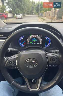 Внедорожник / Кроссовер Toyota RAV4 2019 в 