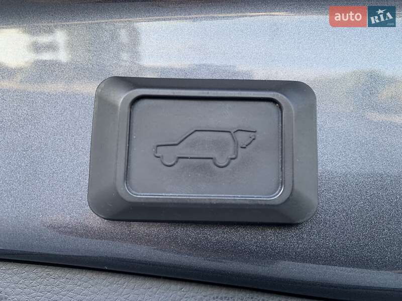 Позашляховик / Кросовер Toyota RAV4 2018 в Києві