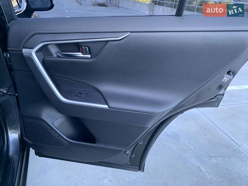 Позашляховик / Кросовер Toyota RAV4 2018 в Києві