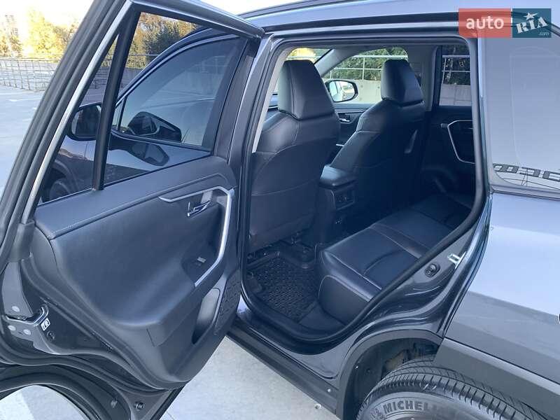 Позашляховик / Кросовер Toyota RAV4 2018 в Києві
