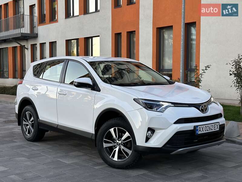 Внедорожник / Кроссовер Toyota RAV4 2017 в Киеве
