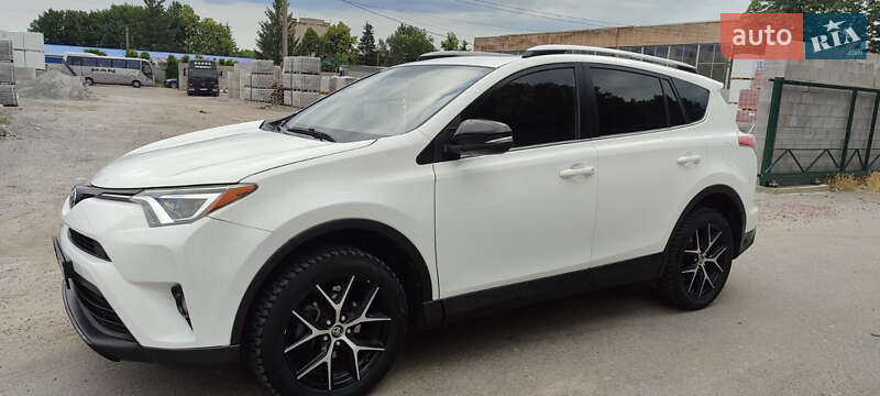 Внедорожник / Кроссовер Toyota RAV4 2015 в Виннице