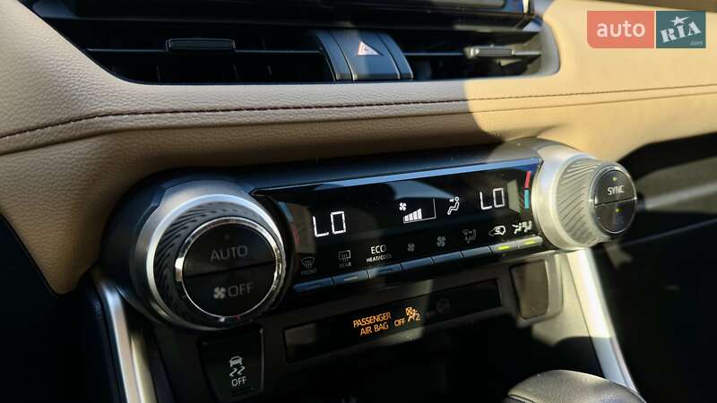 Позашляховик / Кросовер Toyota RAV4 2019 в Чернігові