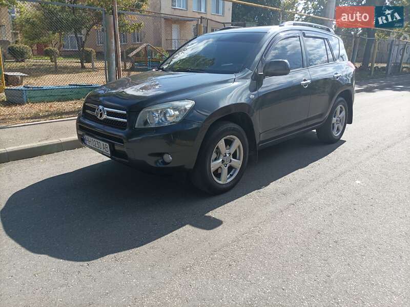 Внедорожник / Кроссовер Toyota RAV4 2006 в 