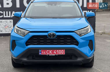 Внедорожник / Кроссовер Toyota RAV4 2019 в 