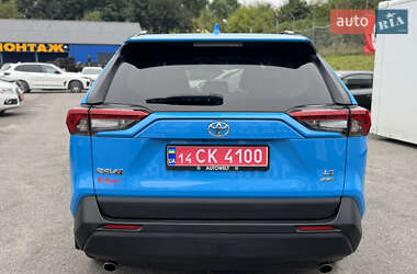 Внедорожник / Кроссовер Toyota RAV4 2019 в 