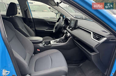 Внедорожник / Кроссовер Toyota RAV4 2019 в 