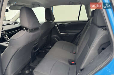 Внедорожник / Кроссовер Toyota RAV4 2019 в 