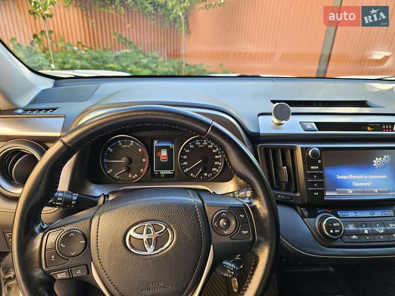Внедорожник / Кроссовер Toyota RAV4 2016 в Мукачево