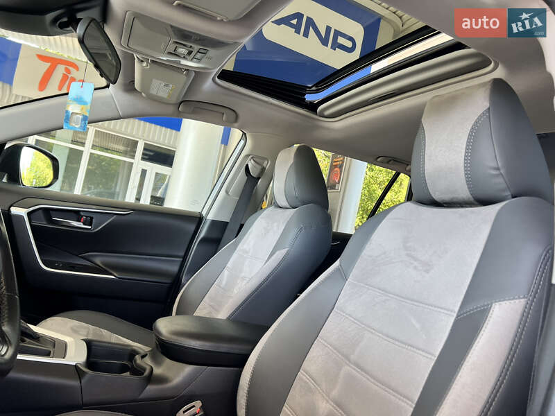 Внедорожник / Кроссовер Toyota RAV4 2021 в Николаеве