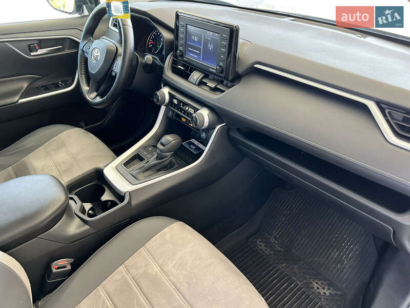 Внедорожник / Кроссовер Toyota RAV4 2021 в Николаеве