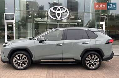Позашляховик / Кросовер Toyota RAV4 2023 в  фото 3 Позашляховик / Кросовер Toyota RAV4 2023 в
