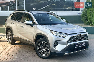 Внедорожник / Кроссовер Toyota RAV4 2023 в Черновцах