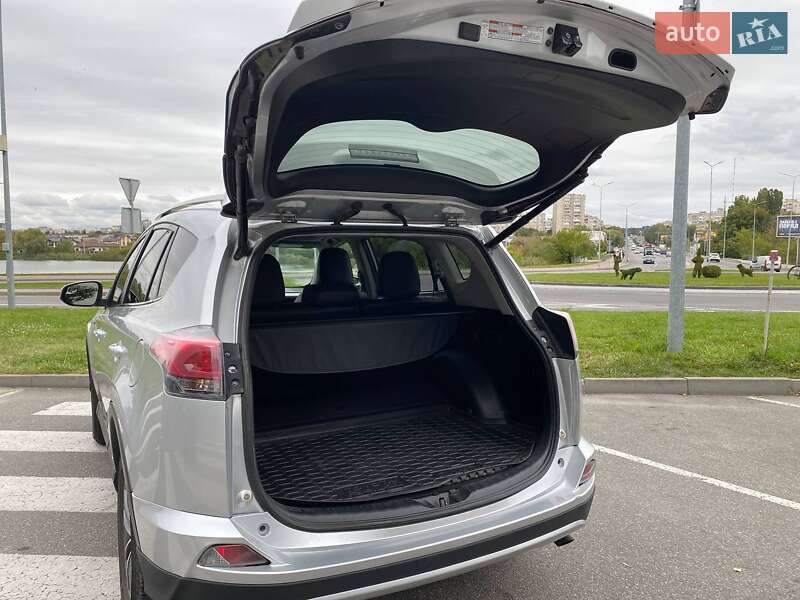 Внедорожник / Кроссовер Toyota RAV4 2016 в Виннице
