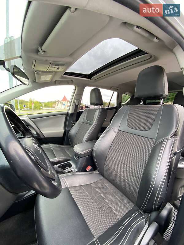 Внедорожник / Кроссовер Toyota RAV4 2016 в Виннице