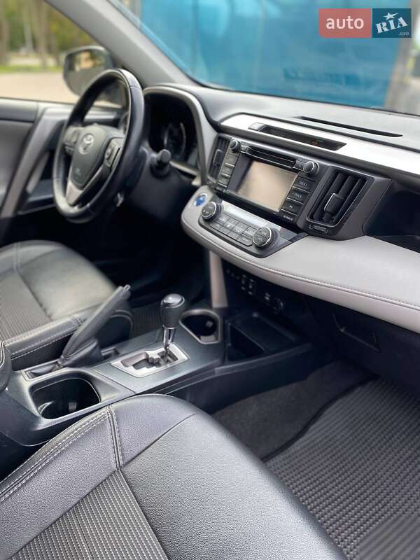 Внедорожник / Кроссовер Toyota RAV4 2016 в Виннице