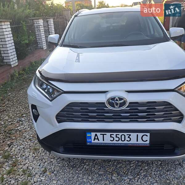 Внедорожник / Кроссовер Toyota RAV4 2019 в Ивано-Франковске