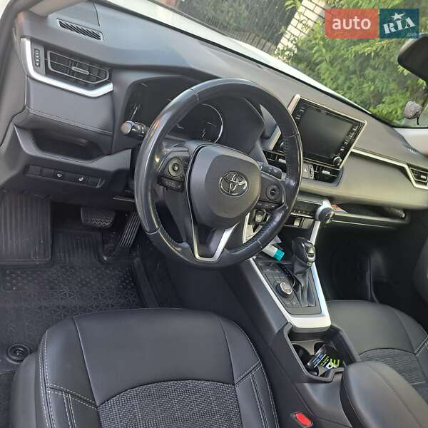Внедорожник / Кроссовер Toyota RAV4 2019 в Ивано-Франковске