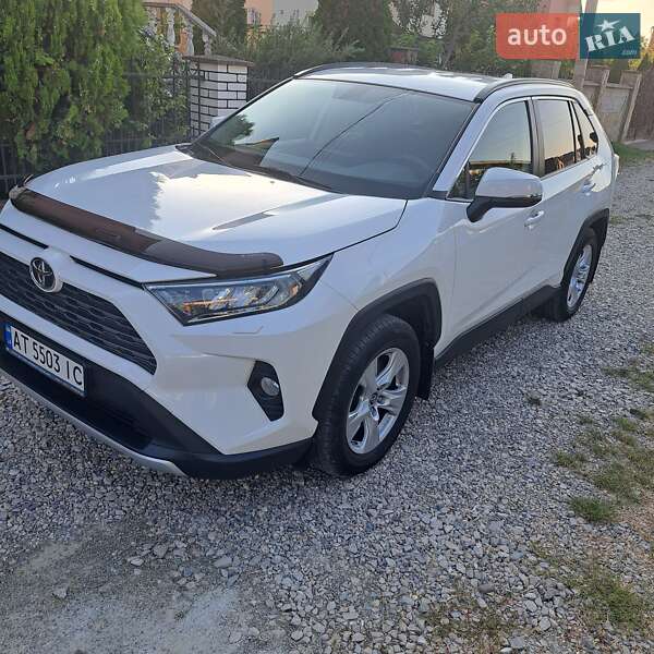 Внедорожник / Кроссовер Toyota RAV4 2019 в Ивано-Франковске