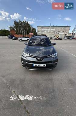 Внедорожник / Кроссовер Toyota RAV4 2017 в 