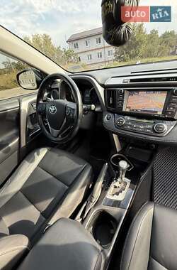 Внедорожник / Кроссовер Toyota RAV4 2017 в 