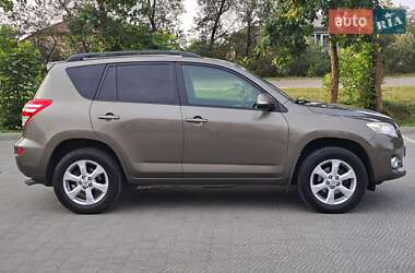 Внедорожник / Кроссовер Toyota RAV4 2010 в 
