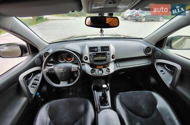 Внедорожник / Кроссовер Toyota RAV4 2010 в 