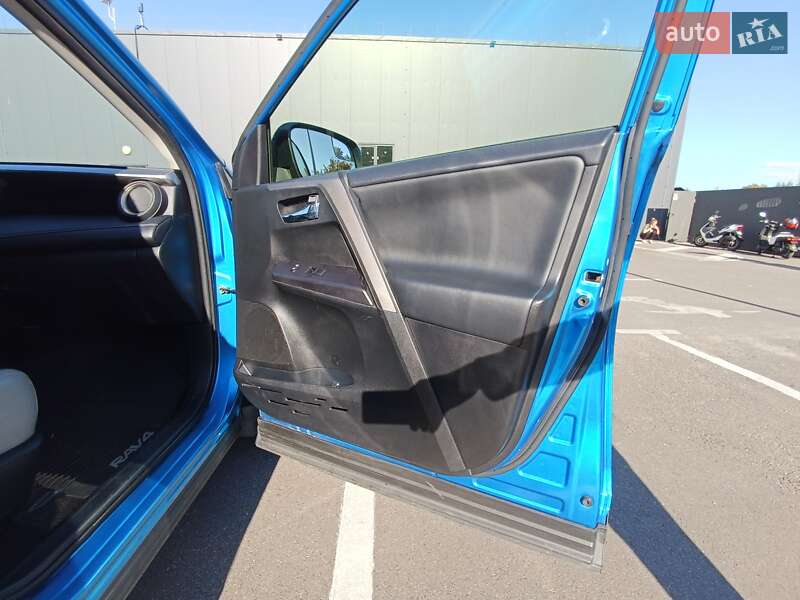 Позашляховик / Кросовер Toyota RAV4 2017 в Києві фото 23 Позашляховик / Кросовер Toyota RAV4 2017 в Києві
