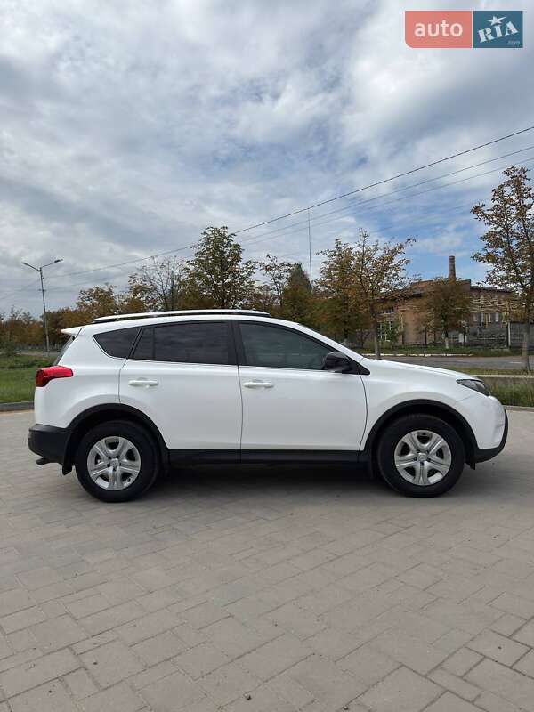 Внедорожник / Кроссовер Toyota RAV4 2015 в Долине фото 12 Внедорожник / Кроссовер Toyota RAV4 2015 в Долине