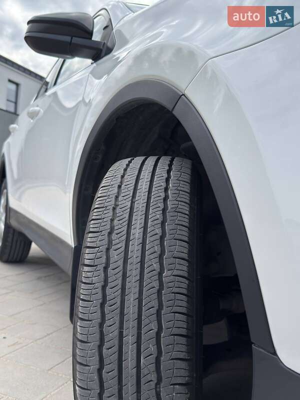 Внедорожник / Кроссовер Toyota RAV4 2015 в Долине фото 30 Внедорожник / Кроссовер Toyota RAV4 2015 в Долине