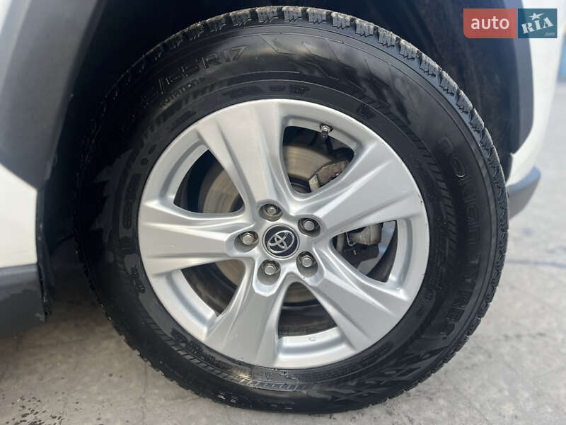 Внедорожник / Кроссовер Toyota RAV4 2019 в Тернополе