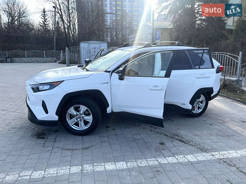 Внедорожник / Кроссовер Toyota RAV4 2019 в Тернополе