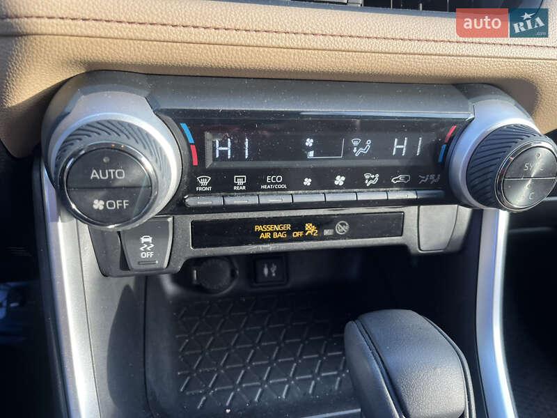 Внедорожник / Кроссовер Toyota RAV4 2019 в Тернополе