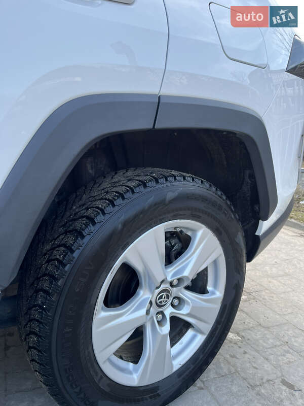 Внедорожник / Кроссовер Toyota RAV4 2019 в Тернополе