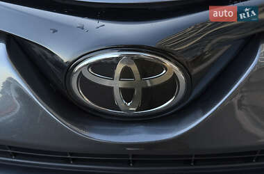 Внедорожник / Кроссовер Toyota RAV4 2018 в 