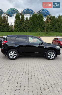 Позашляховик / Кросовер Toyota RAV4 2011 в Рівному