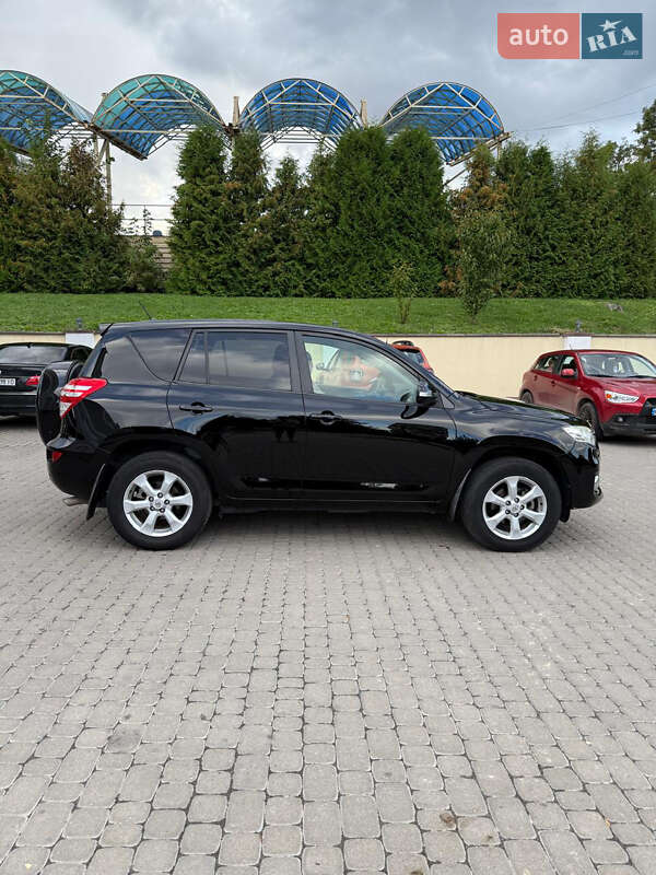 Toyota RAV4 2011